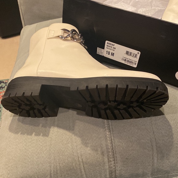 Inc basic white leather ankle boots with chains - Picture 3 of 4